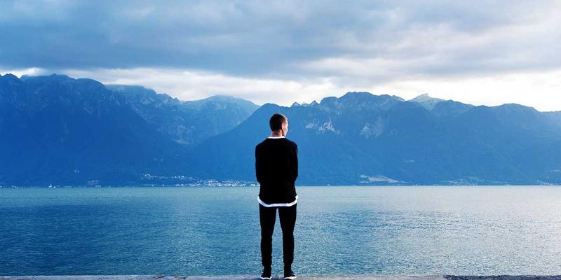 生成式AI驱动精密制造革命：机械设备创新设计与拓扑优化新范式