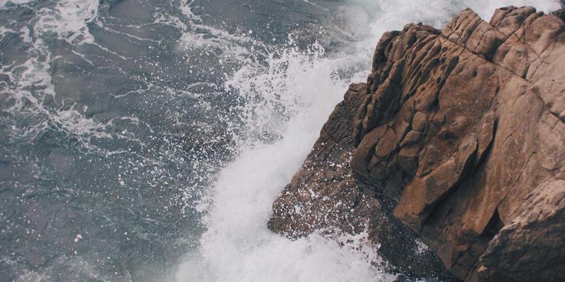 精密制造新纪元：工程机械远程驾驶舱的人机交互设计与沉浸式操作体验优化