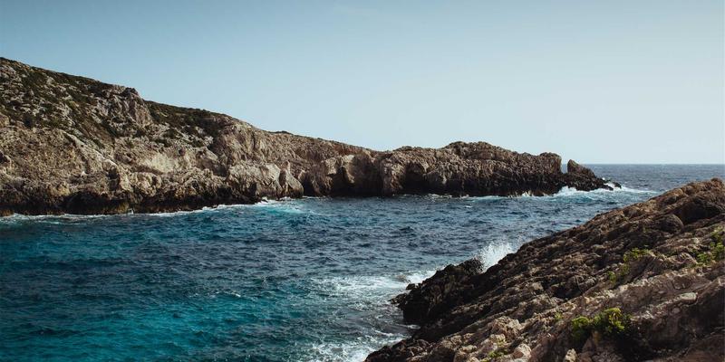 精密制造的革命：微纳级感知与操控如何重塑工程机械与半导体制造