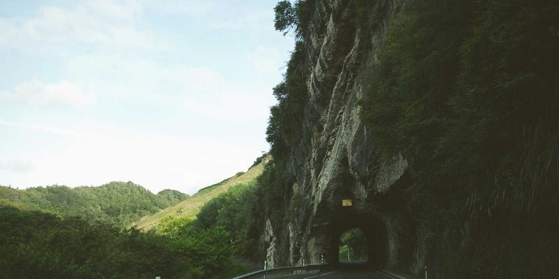 精密制造赋能未来：智力机械的群体智能调度如何重塑大型工地协同作业